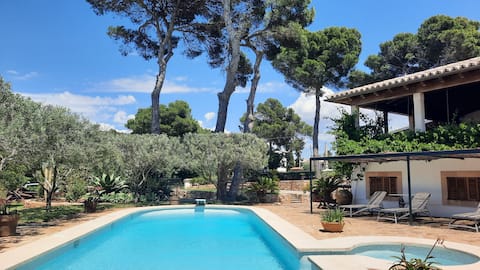 Incredibly charming villa by the sea of Son Veri