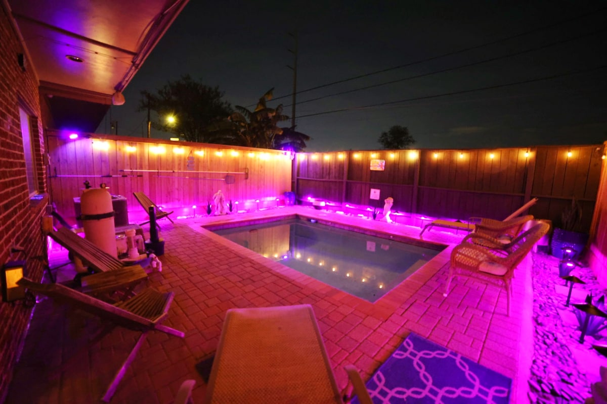 Successful Airbnb property: Downtown Upscale Town Home. Private Pool & Jacuzzi in Greater Fifth Ward