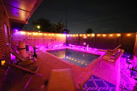 Successful Airbnb property: Downtown Upscale Town Home. Private Pool & Jacuzzi in Greater Fifth Ward