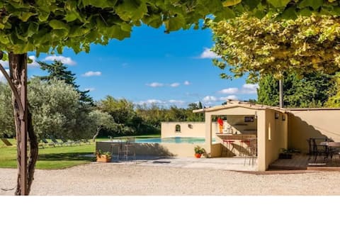 Family Provençal farmhouse with heated private pool
