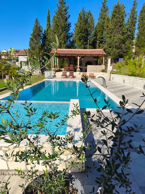 Villa Katarina Tivat on a spacious rural estate