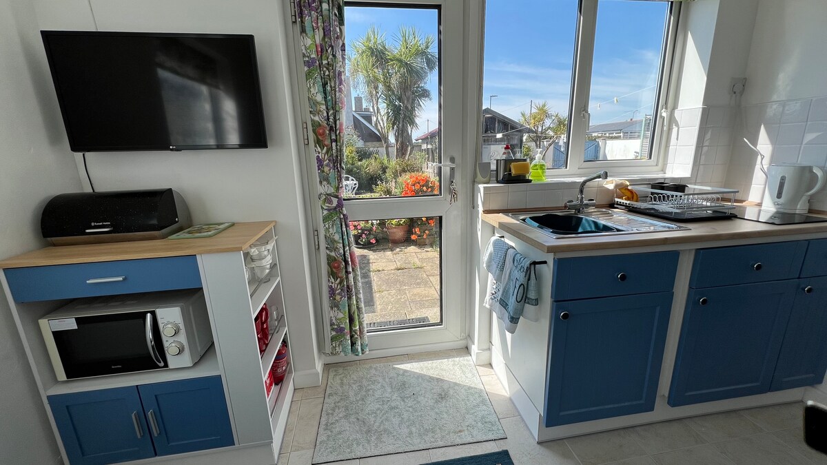 Top performing Airbnb: Guest suite next to the sea in Selsey