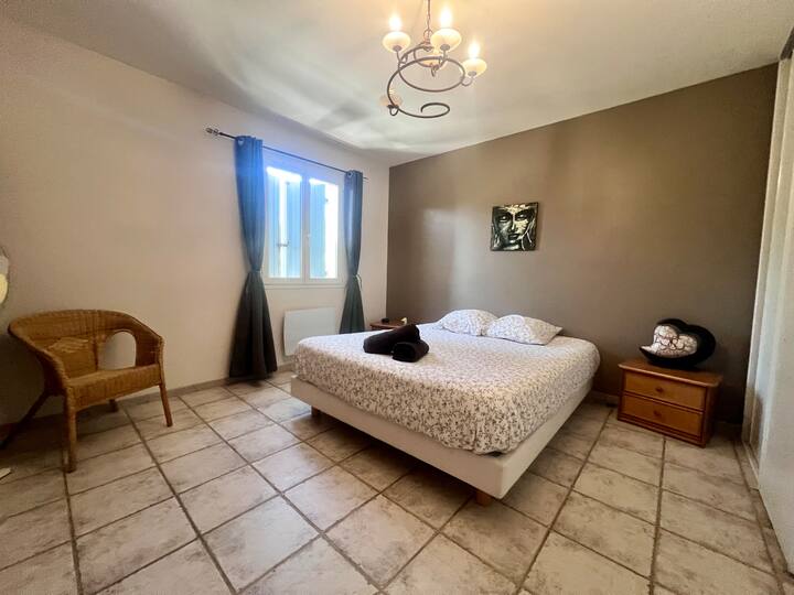 Schlafzimmer 1