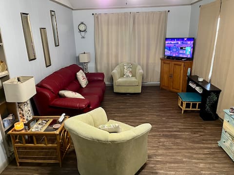Popular Airbnb listing: Warren Peace (South End) Floating dock in Topsail Beach