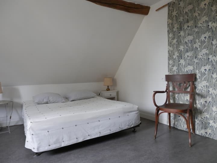 Chambre au Nord, la plus grande. Un lit de 160cm.