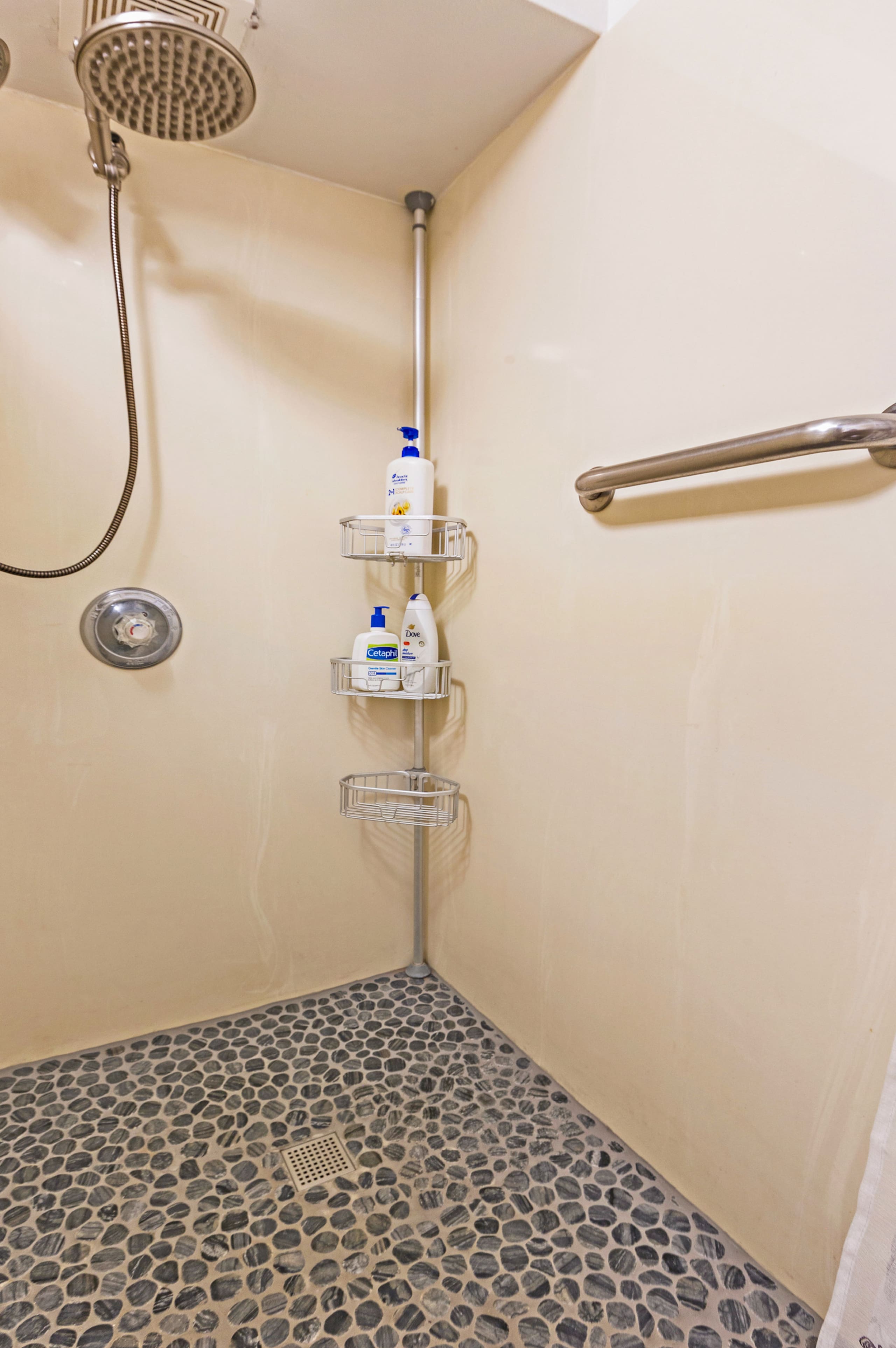 Condo in Lahaina · ★4.96 · 1 bedroom · 2 beds · 1 bath - Image 17