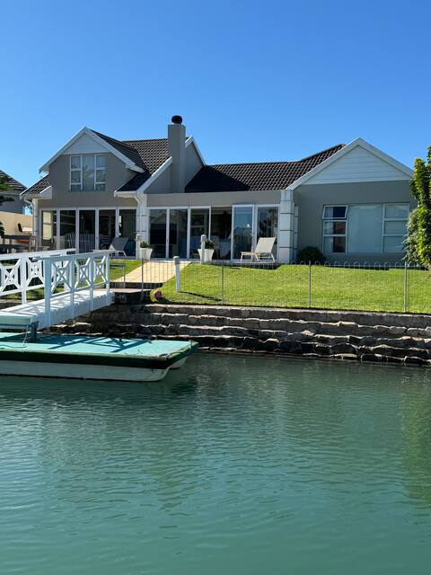 Marina Lifestyle ~  secure on waters edge !