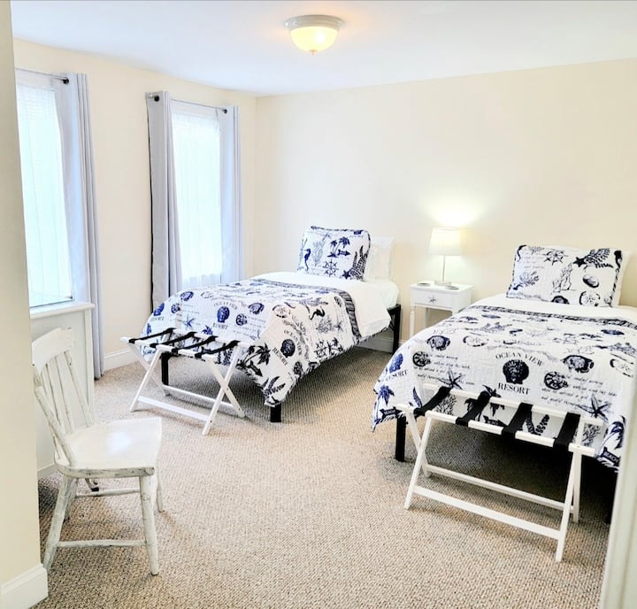 Chumba cha 3 cha kulala.
Vitanda Viwili vya Mtu Mmoja.