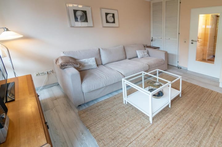 Die Ferienwohnung Rahn Bietet Gemütlichen Wohnkomfort Und Eine Angenehme Atmosphäre Für Einen Erholsamen Urlaub An Der Nordsee. Dank Der Attraktiven Lage Erreichen Sie Strand, Meer Und Die Vielfältigen Freizeitangebote In Und Um Norddeich Schn... - Norden
