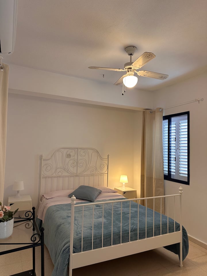 Удобно ново легло 140X200. 