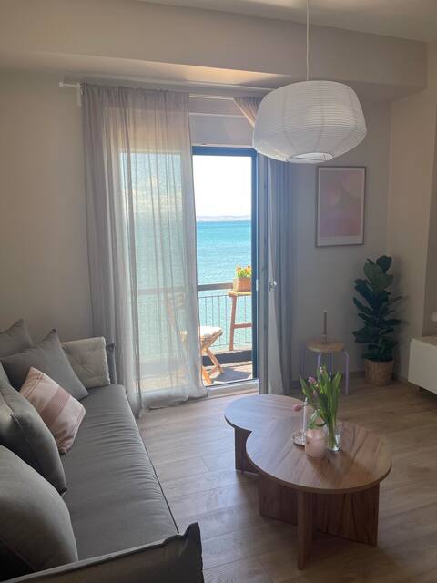 Fantastic apartment right on the sea! (1)