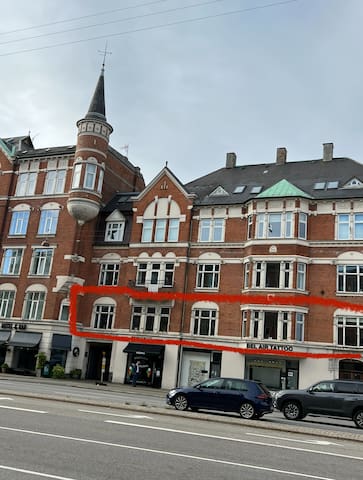 Charming 280m2 apartment: 6 guest. City