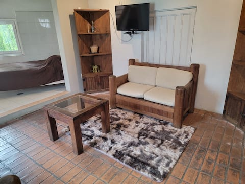 La Casita. Rustic 2-story apartment