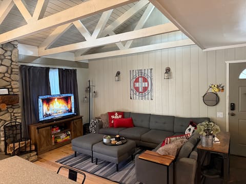 Popular Airbnb listing: Walk to Village + Pool/Sauna/Jacuzzi - Sleeps 8! in Mammoth Lakes