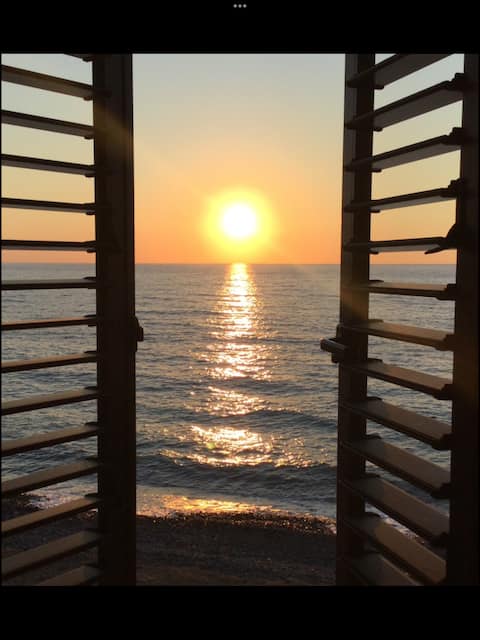 Shambala Beach House-where mountains meet the sea