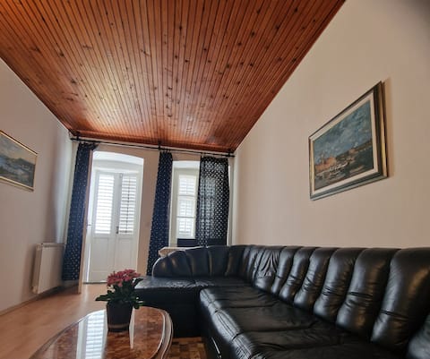 Popular Airbnb listing: SeaGarden residence A in Mjesni Odbor Pećine