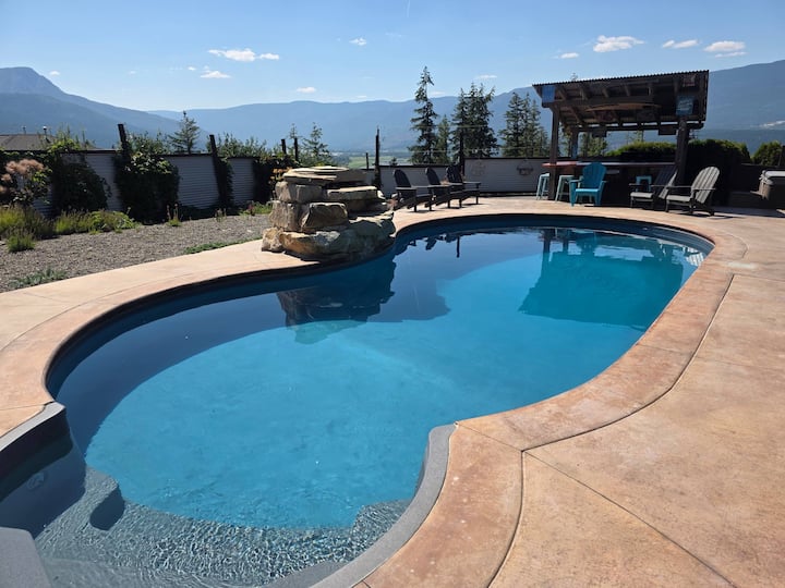 Paradise in the Shuswap - Shared Pool & Hot Tub