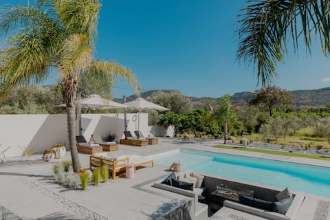 Blue Topaz poolside villa