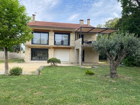 Spacious and quiet villa at the Gates of Provence