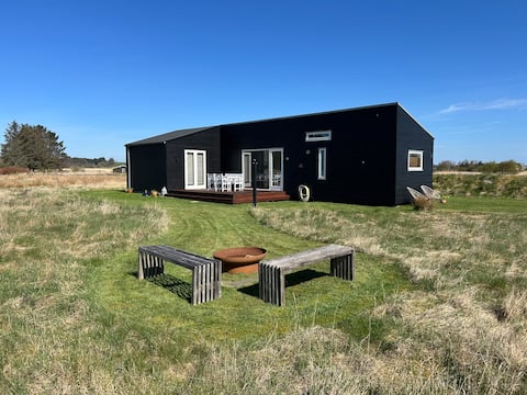 Cozy and bright house near the water