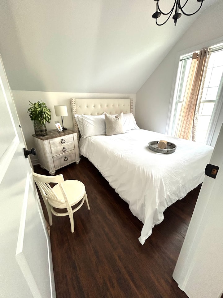 เตียงและฟูกนอนใหม่เอี่ยมแบบเตียงคู่/เต็มรูปแบบ  