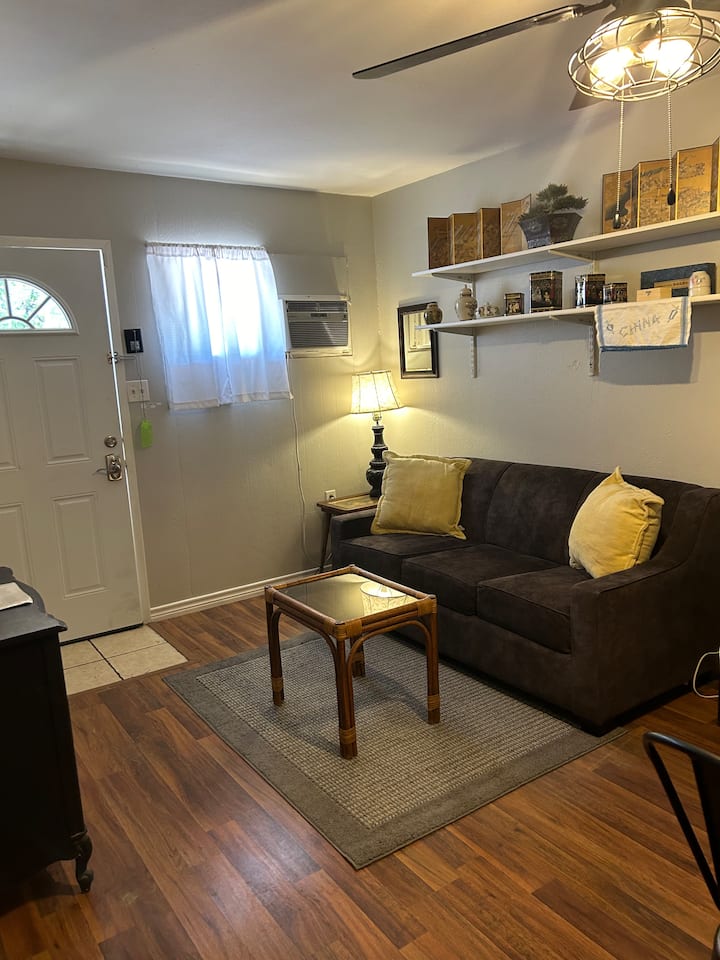 Orient Xpress- Private 1 Bedroom With Sleeper Sofa - Midland, TX