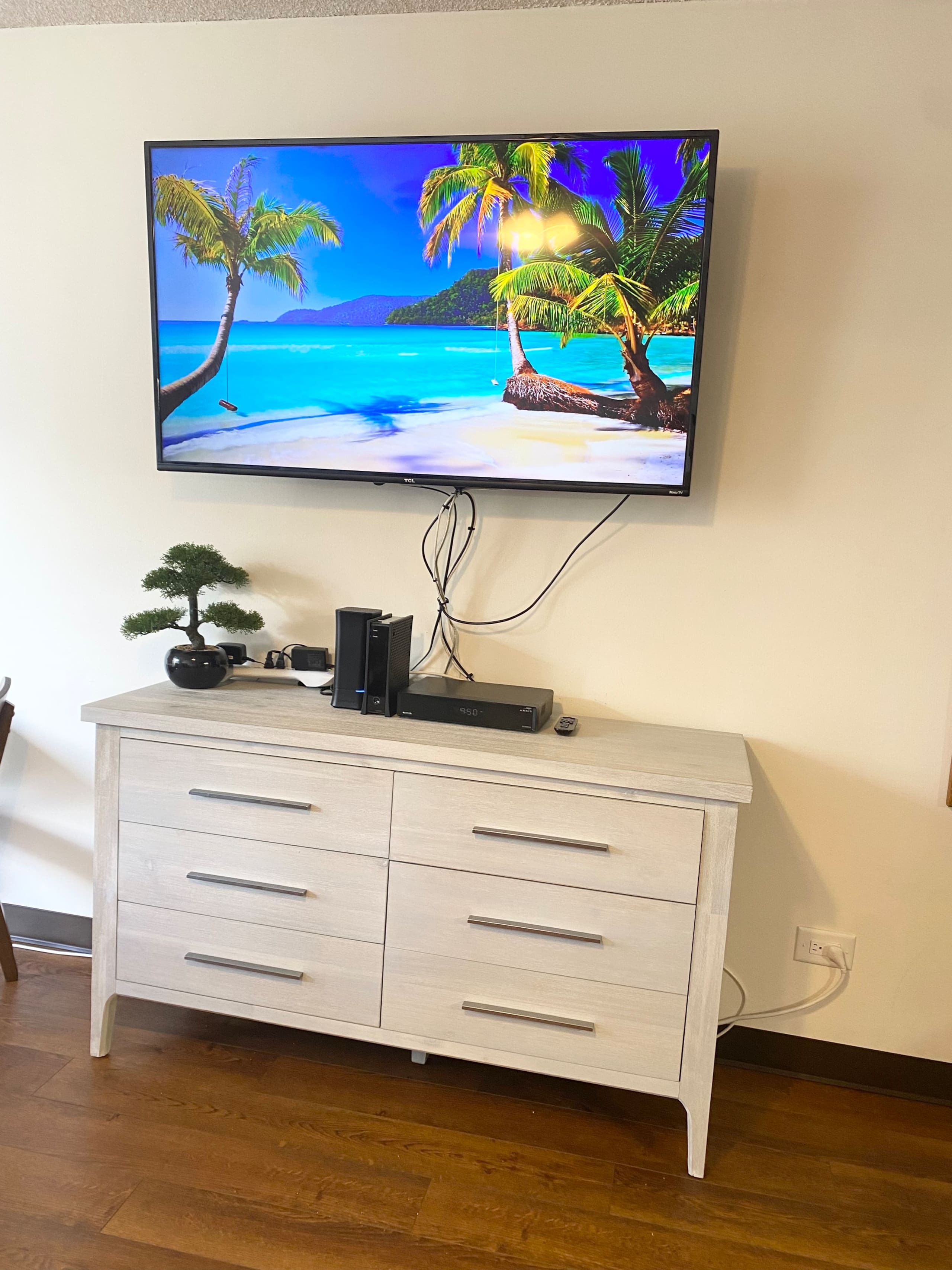 Free parking Marine Surf Comfy Central Studio - Image 17