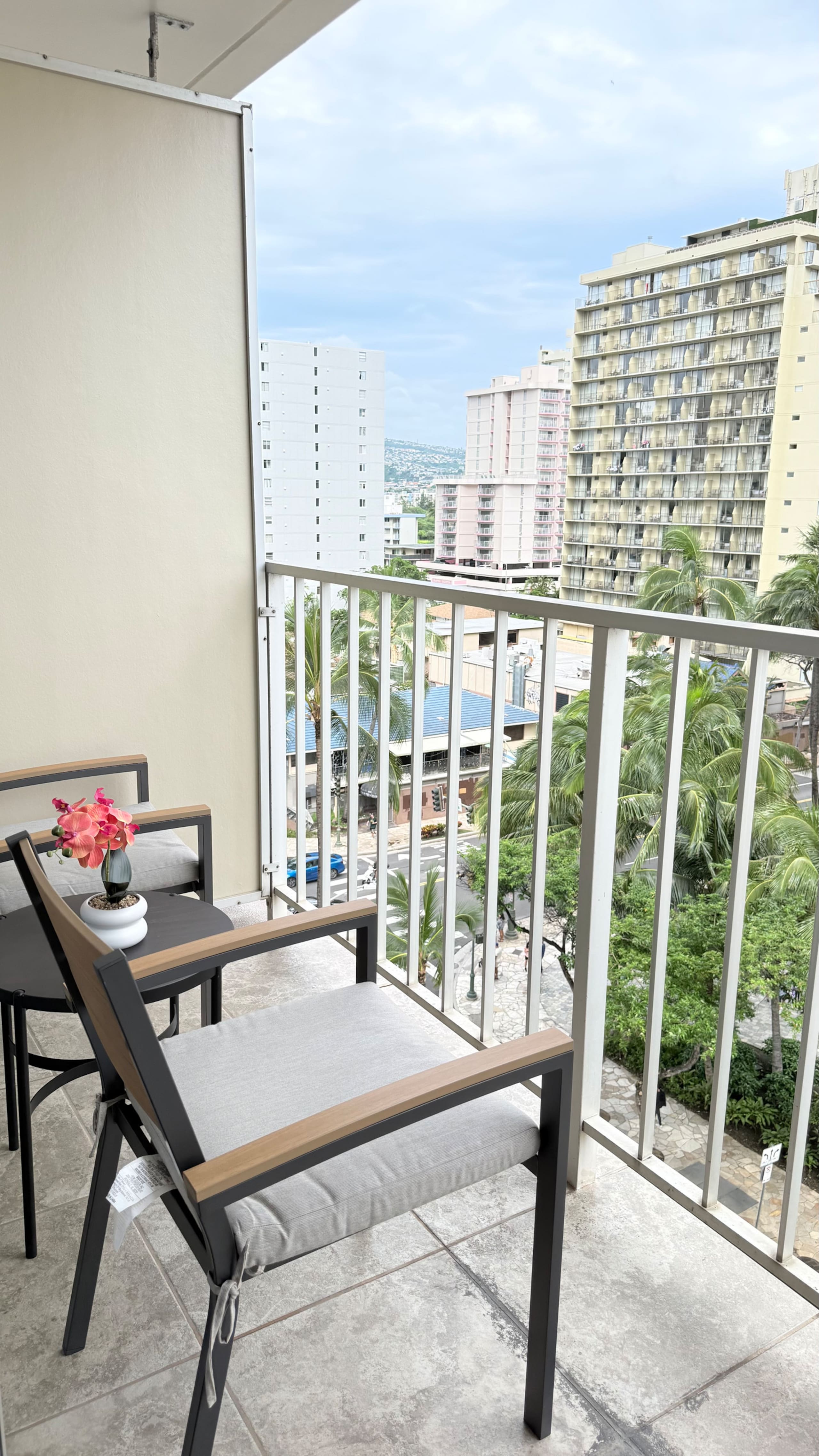 Free parking Marine Surf Comfy Central Studio - Image 13