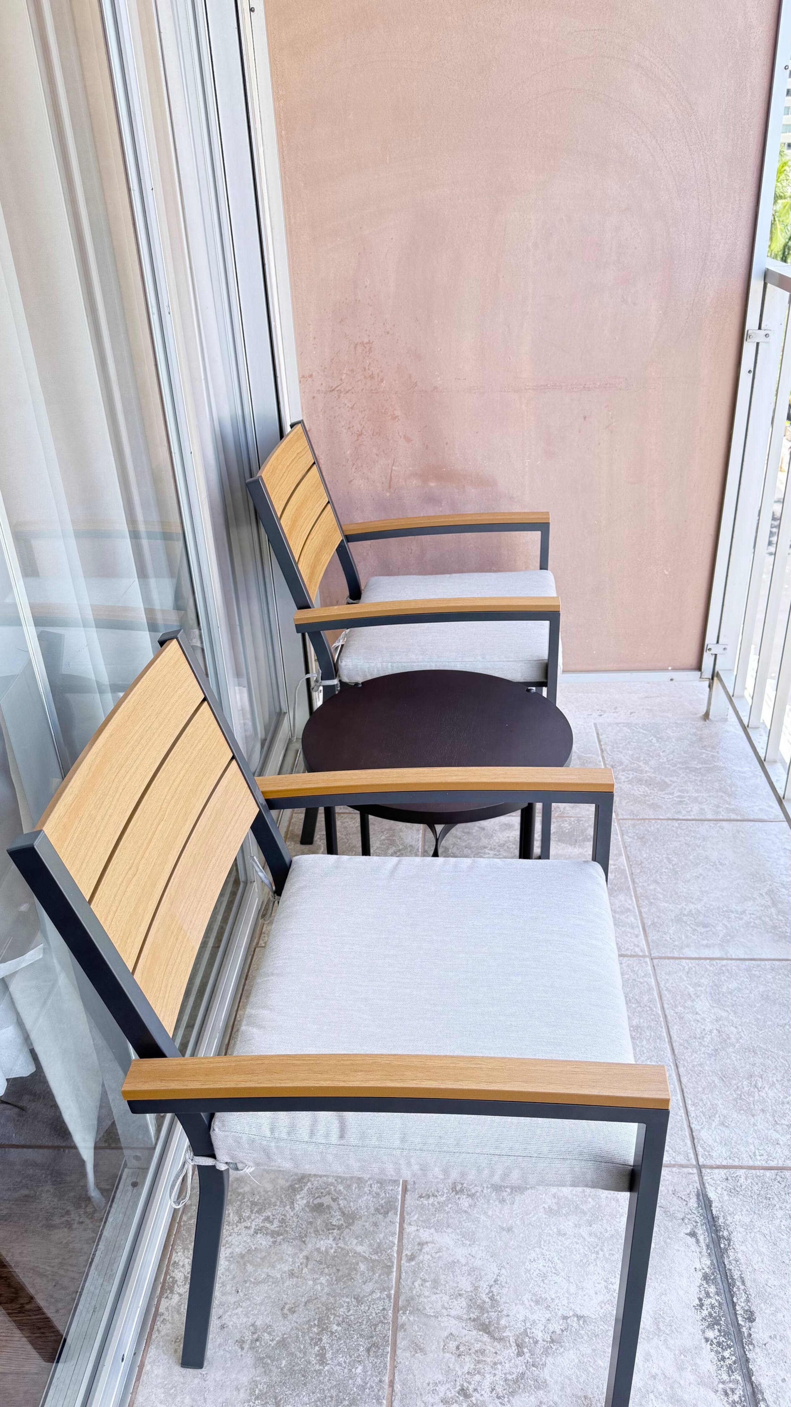 Free parking Marine Surf Comfy Central Studio - Image 19