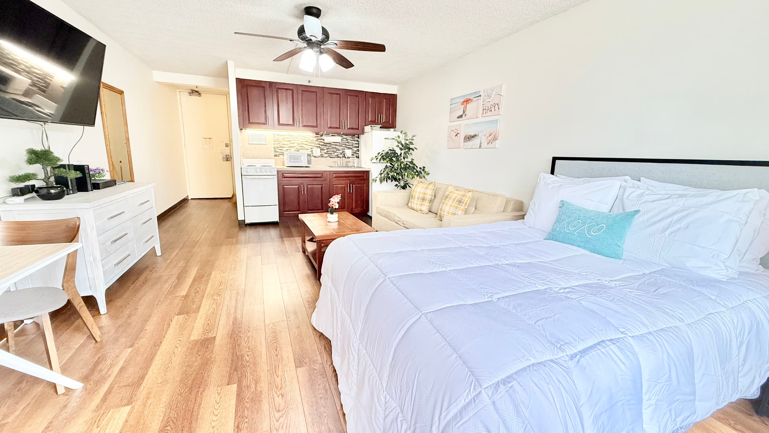 Free parking Marine Surf Comfy Central Studio - Image 5