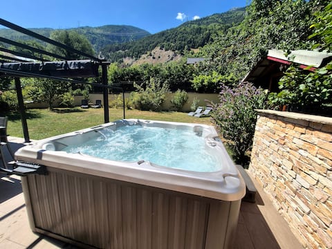 Close to ski slopes, hot tub, pool table, garden