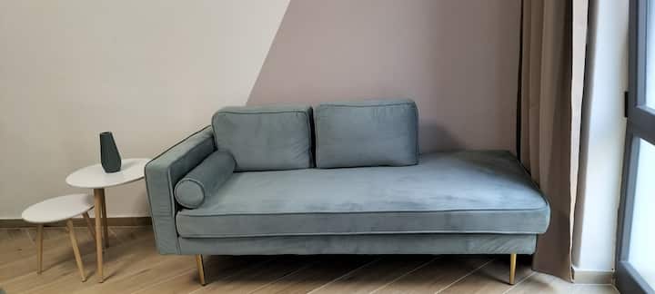 Spacious studio apartment, completely renovated
