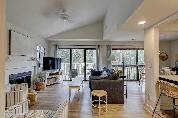 Sunset Rentals | Beachwalk 200 | Dog Friendly - Hilton Head Island, SC