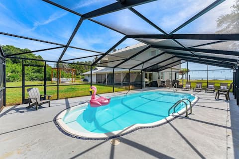 Beautiful Large Waterfront Retreat W/ Heated Pool!
