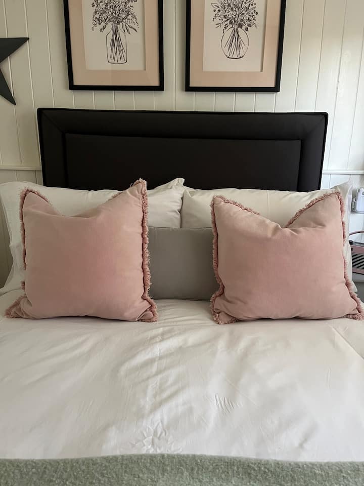 Bedroom 1 image 2