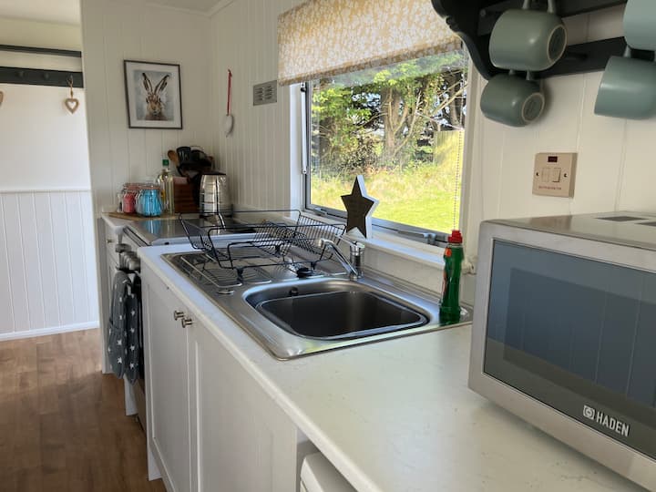 Full kitchen image 1