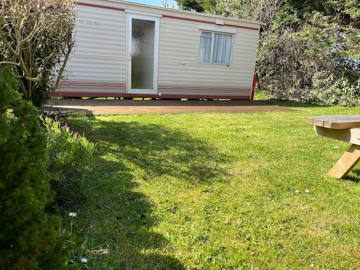 Exterior image 2