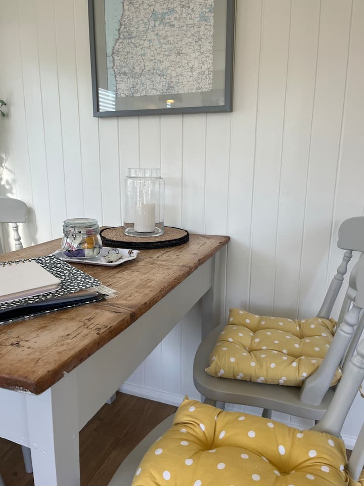 Dining area image 4