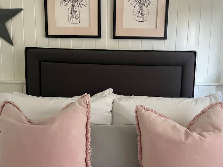 Bedroom 1 image 3
