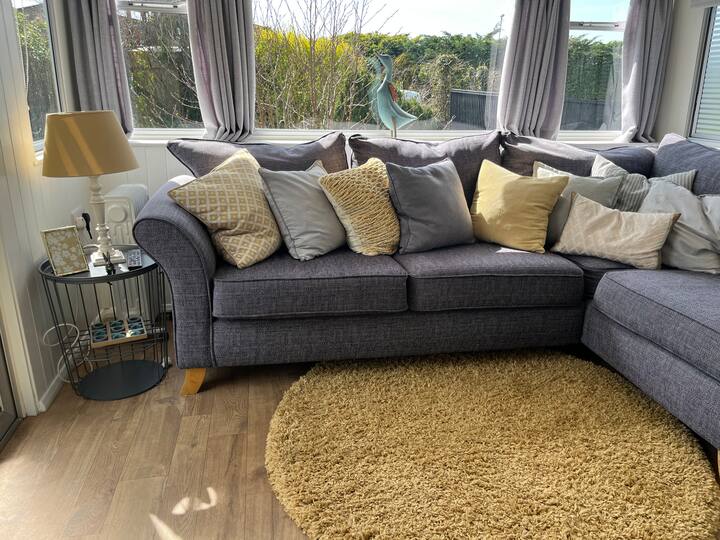 Living room image 1