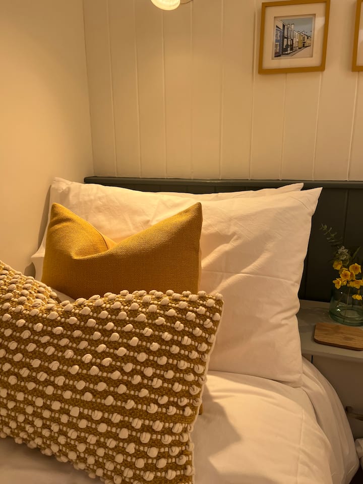 Bedroom 2 image 3