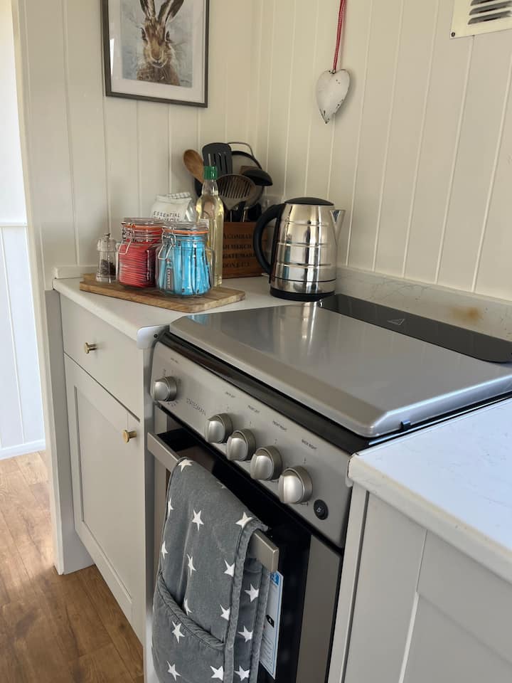 Full kitchen image 2