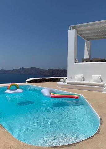 Villa Polaris Oia with Volcano view, Pool &Parking gallery image 2