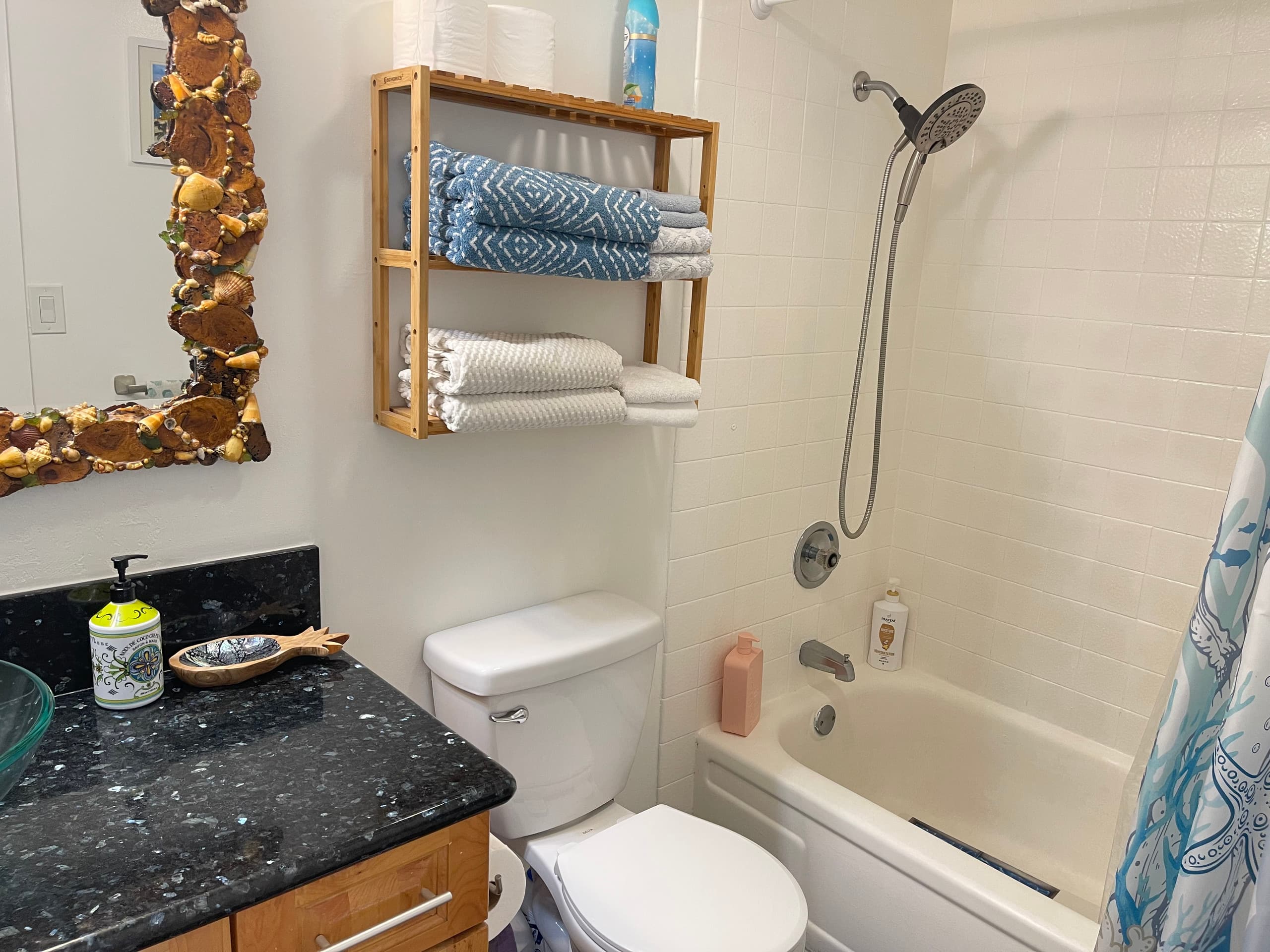 Condo in Honolulu · ★4.91 · Studio · 1 bed · 1 bath - Image 39