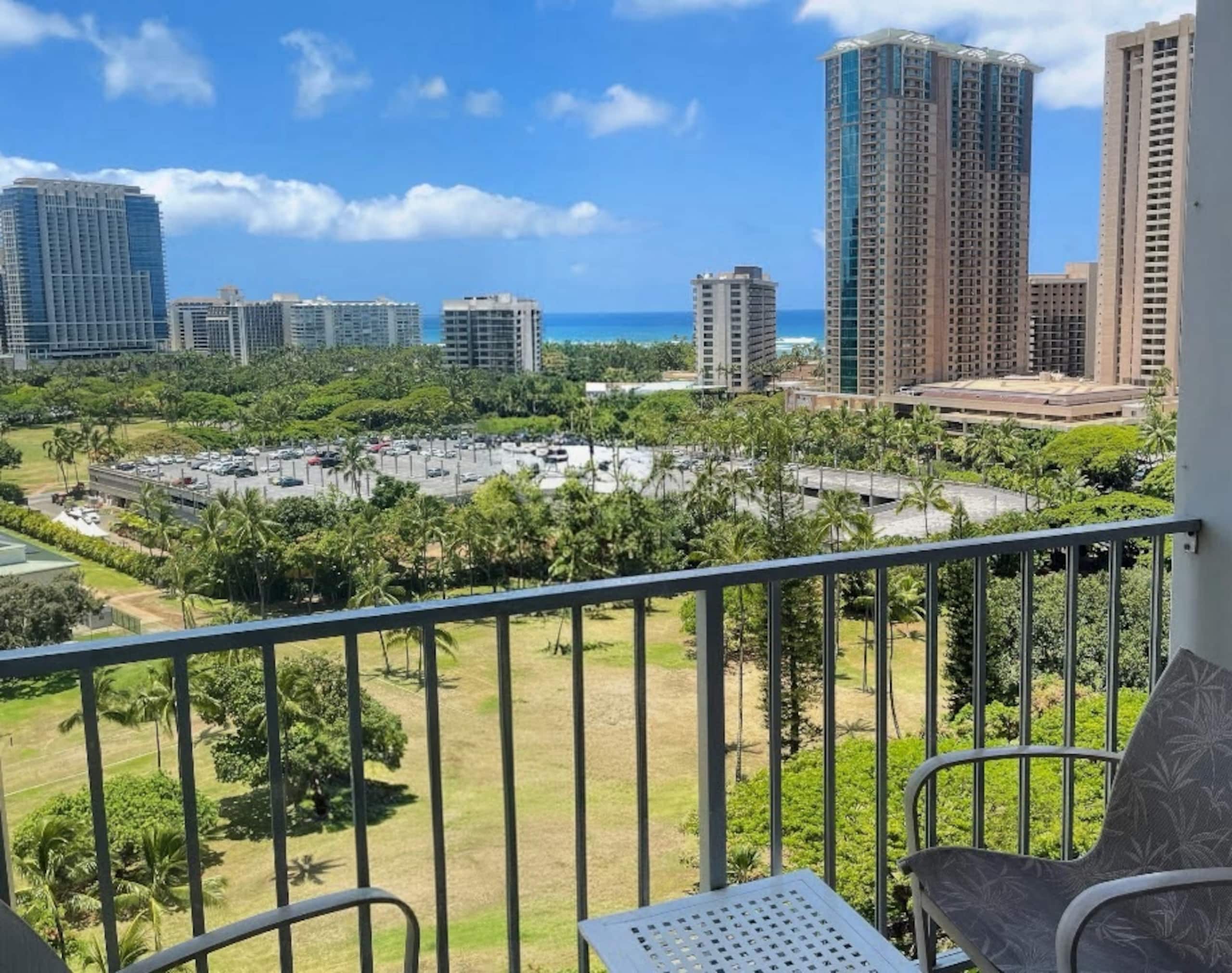 Condo in Honolulu · ★4.91 · Studio · 1 bed · 1 bath - Image 18