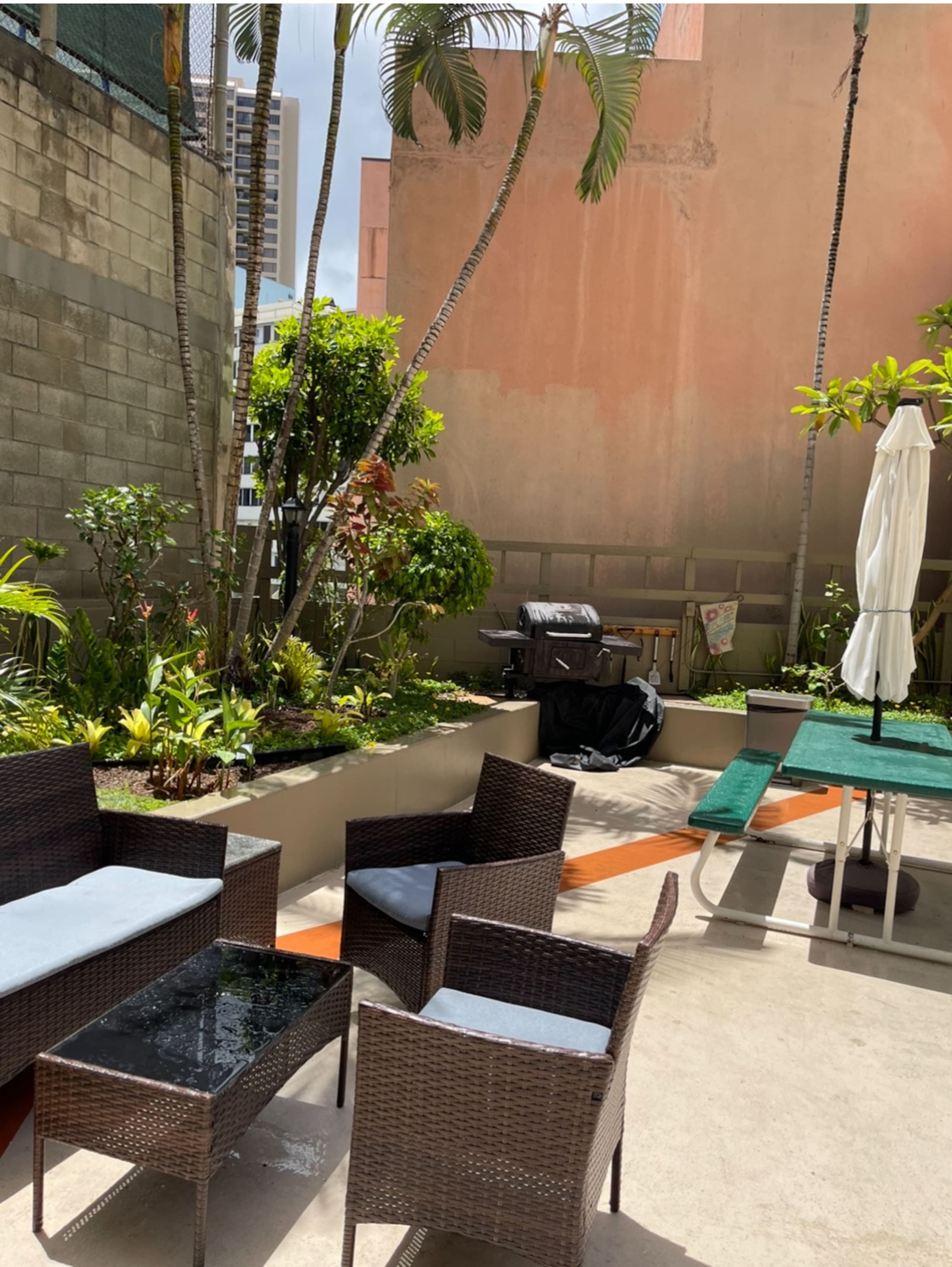 Condo in Honolulu · ★4.91 · Studio · 1 bed · 1 bath - Image 26