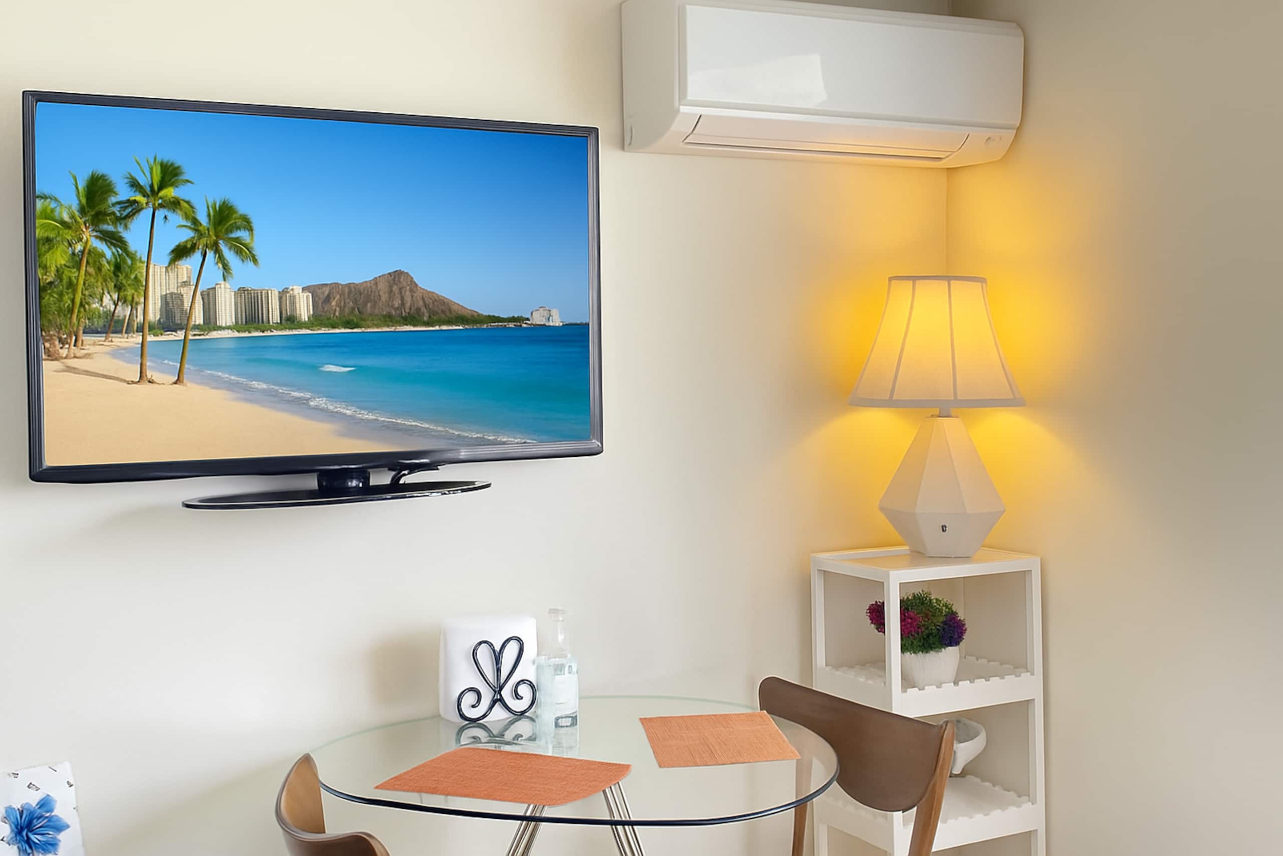 Condo in Honolulu · ★4.91 · Studio · 1 bed · 1 bath - Image 1