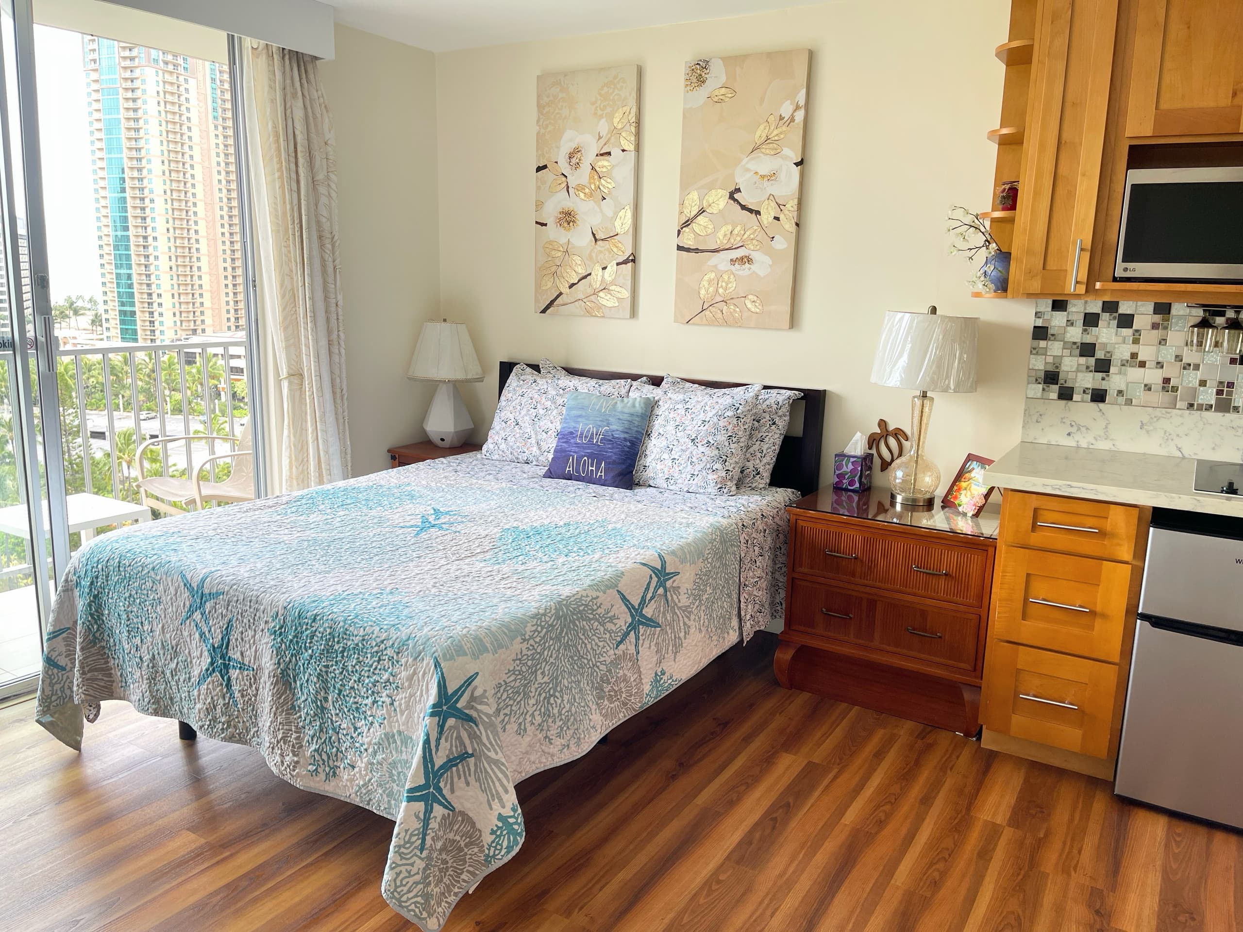 Condo in Honolulu · ★4.91 · Studio · 1 bed · 1 bath - Image 35