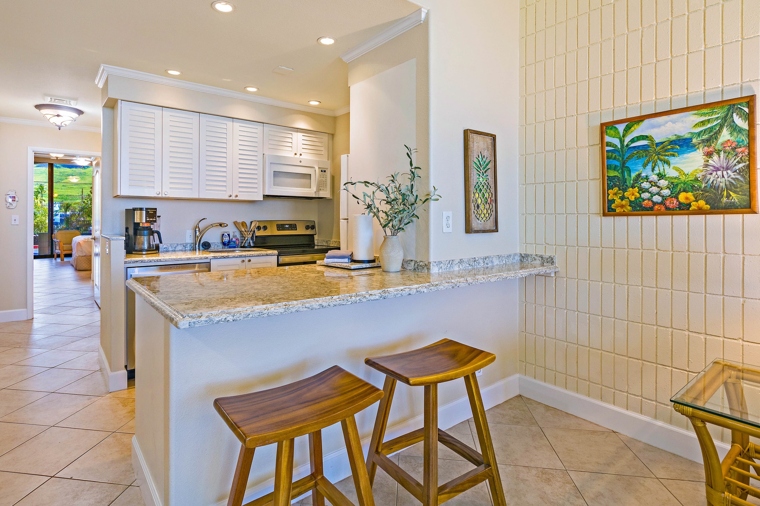 Condo in Lahaina · ★4.9 · 1 bedroom · 2 beds · 1 bath - Image 8