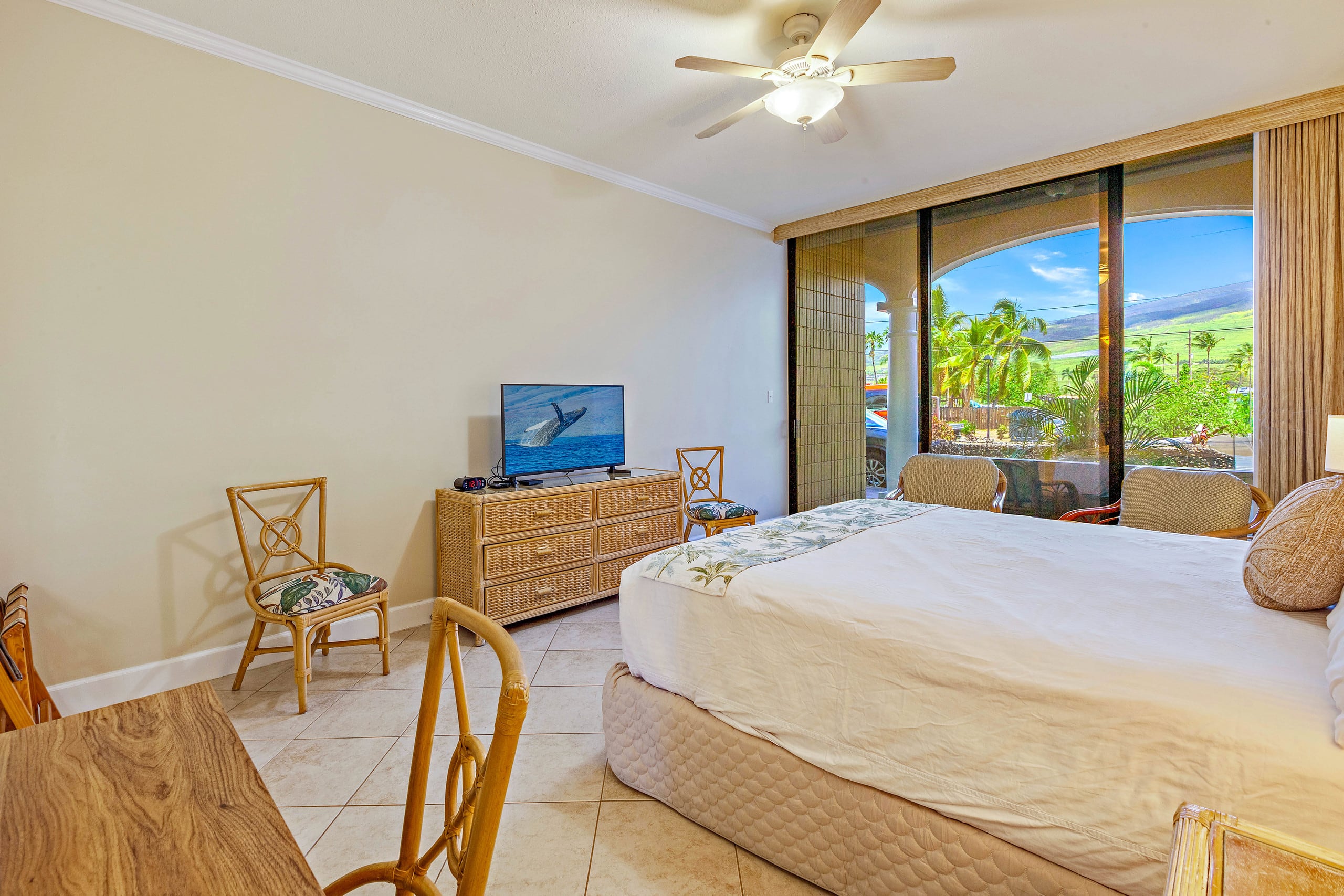 Condo in Lahaina · ★4.9 · 1 bedroom · 2 beds · 1 bath - Image 15
